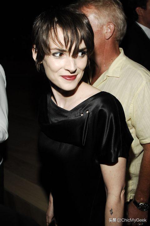 德普的前妻艾梅柏,约翰尼德普的老婆叫什么(薇诺娜·瑞德年轻时也太