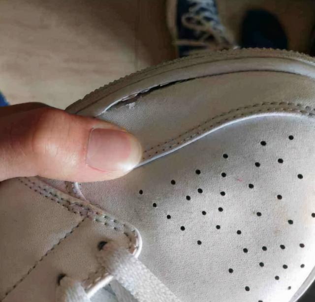 502胶水可以粘鞋子吗(修鞋师傅教你方法)