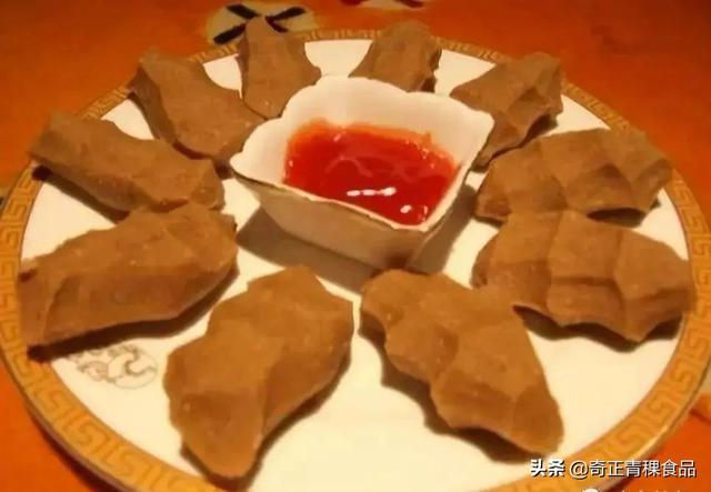 藏族饮食四宝是什么，藏族饮食的四宝指的是（西藏有哪些独特的食物）