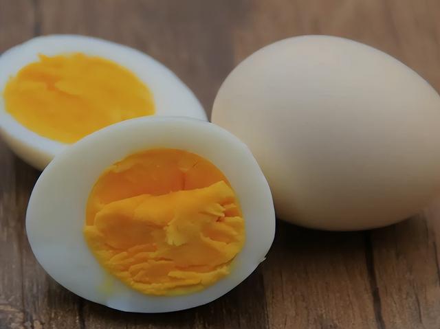 一天吃两个鸡蛋，一天吃2个鸡蛋好吗（不同人群有不同的吃法）