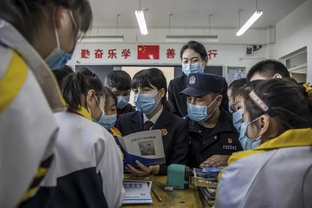 乌鲁木齐铁路运输学校，新疆中专学校有哪些学校（乌铁院联合多部门为学校送去“安全大礼包”）
