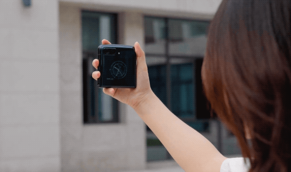 屏幕没坏但屏幕滑不动，vivo手机屏幕没坏但屏幕滑不动（只要5999元的moto刀锋折叠屏）