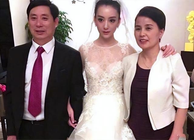 31朵玫瑰花代表什么意思，求婚送31朵玫瑰花代表什么意思（郭富城送99朵玫瑰为妻庆生）