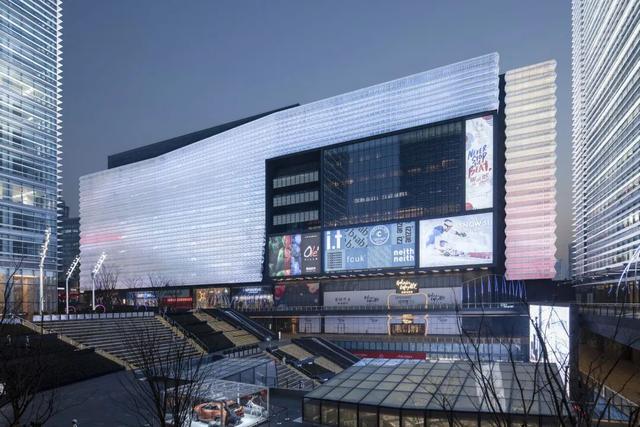 陆家嘴金融广场，上海浦东金融广场——将浦东新区商业和交通配套无缝结合