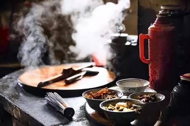 女人梦见吃饺子是什么预兆，女人梦见吃饺子（长大后才懂大姨的心酸）