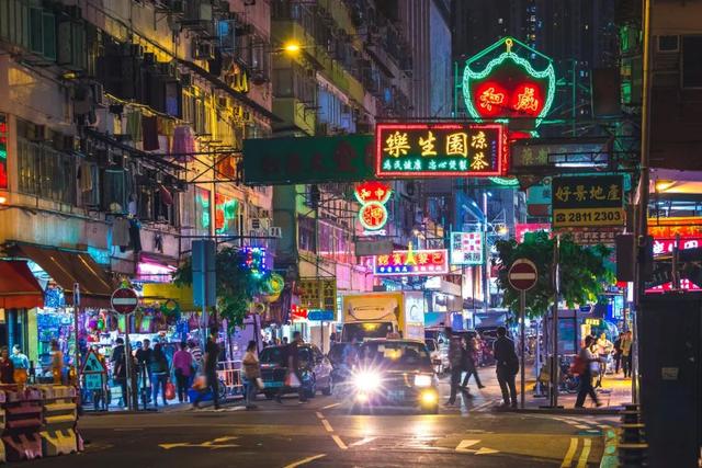 拍拖是什么意思，香港拍拖是什么意思（他们都爱过 却没有相爱过）