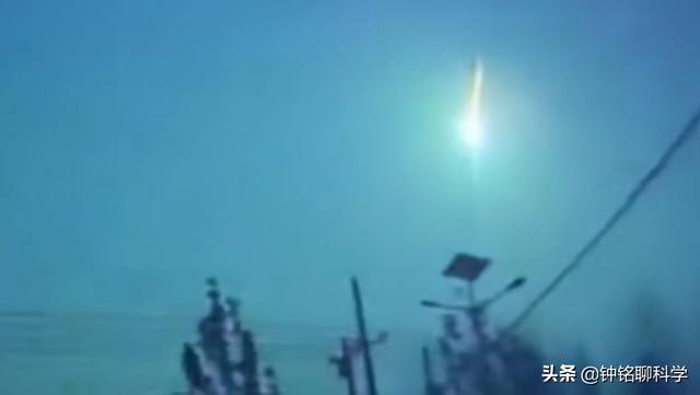 陨石为什么会坠落，陨石为什么会坠落地球而不是太阳（陨石真比黄金值钱吗）