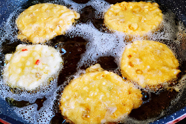 年夜饭怎么做炸货，过年吃的炸货（8道过年必备炸货）