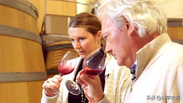 82年的拉菲多少钱一瓶，82年拉菲历年价格（卖出天价的“82年拉菲”）