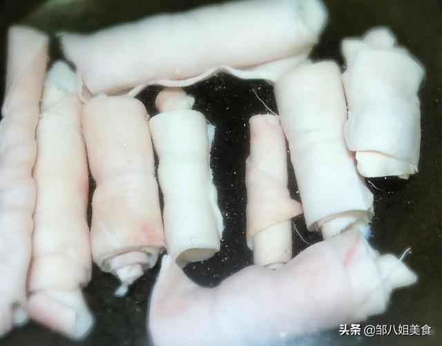 猪皮的做法大全，猪皮的做法大全家常炖法（常吃皮肤光滑有弹性）
