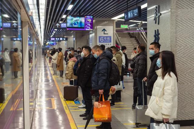 地铁上可以带酒吗,杭州地铁可以带酒吗(能带白酒坐地铁吗) 地铁上可以带酒吗,杭州地铁可以带酒吗(能带白酒坐地铁吗)