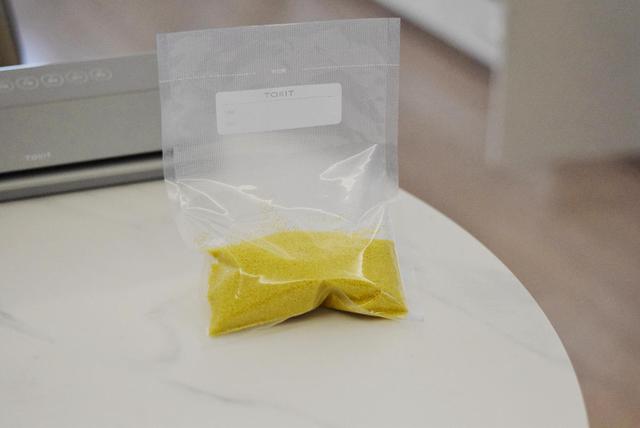 封口机怎么用，封口机正常使用时（TOKIT厨几真空封口机分享）