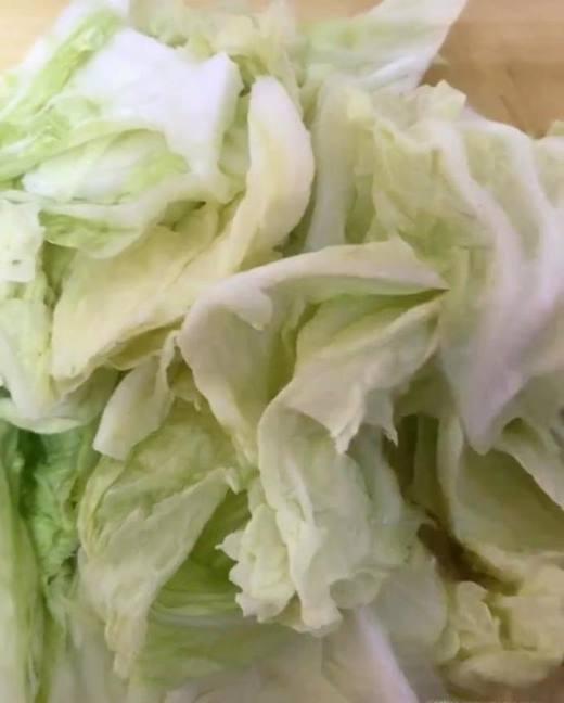 五花肉和大白菜怎样炒好吃，家常菜大白菜炒肉的做法