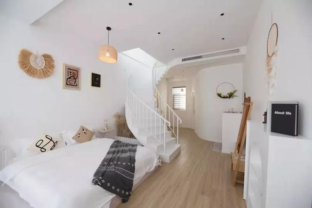 好听的房间名，好听的房间名字唯美（地中海风白房子落地窗……在浦东“圣托里尼”邂逅蓝白Dream）