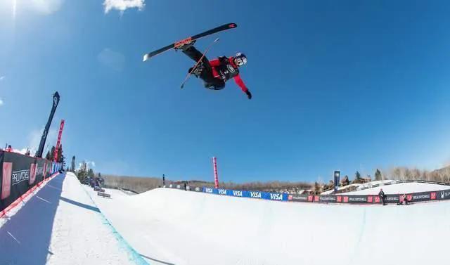 高山滑雪从高到低的顺序是什么，高山滑雪从高到低依次顺序是什么（高山滑雪和跳台滑雪有什么区别）