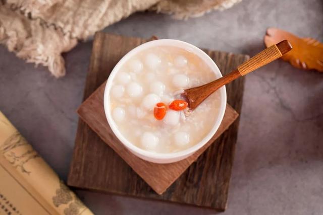 丹桂飘香是什么季节，丹桂飘香是什么季节草长莺飞是什么季节（丹桂飘香、蟹肥菊黄）