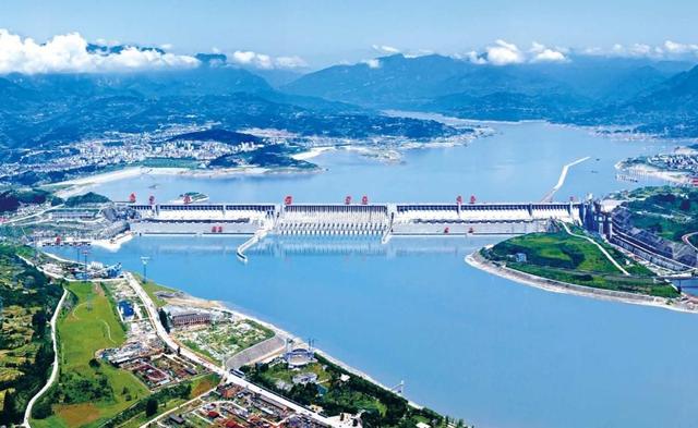 河南地形气候怎样，河南的地理环境的特点（湖北省的地形西部多山地东部多平原）