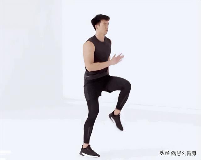 原地快速高抬腿动作方法，高抬腿的正确动作能锻炼哪里的肌肉