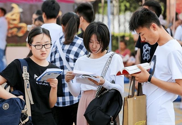 女性口臭都是什么原因，女性口臭的主要原因（四川大学：你哪个学校的）