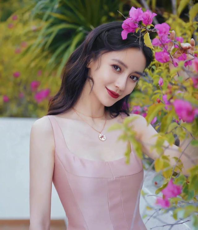 杨颖写真，微信头像，杨颖写真（杨颖33周岁生日杨幂发文祝福）