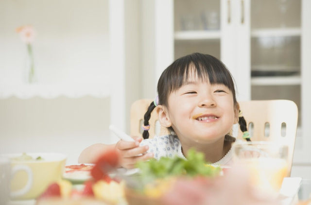 6个月宝宝睡眠时间多少才正常，6一7个月宝宝睡眠时间（婴儿各阶段睡眠时间表）