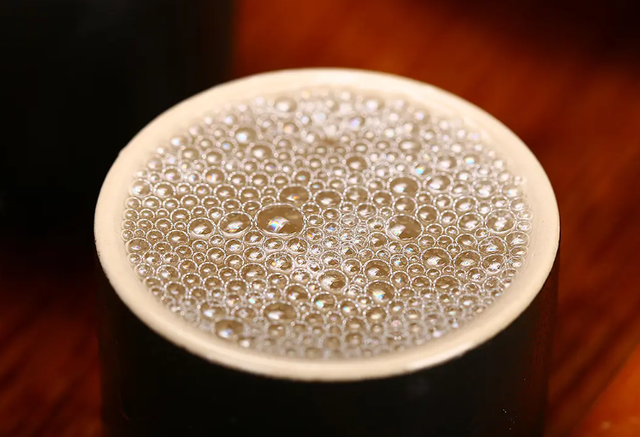 白酒最高度数是多少度，世界上度数最高的白酒排名（山东大爷花3元买2瓶白酒）