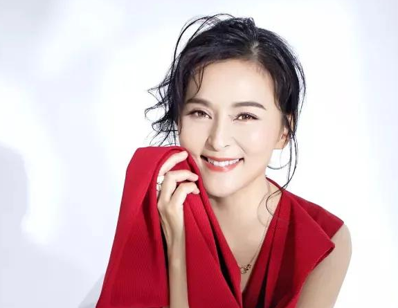 何音：为了儿子跟黄志忠离婚，为了儿子又嫁小丈夫