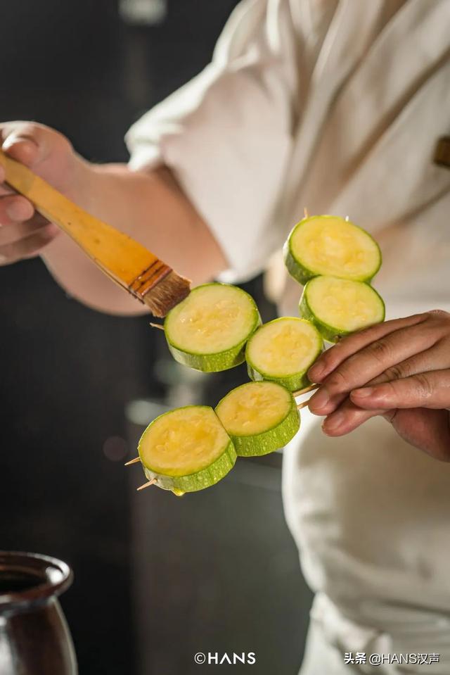 日本提灯是鸡的什么部位，提灯是鸡的什么部位（探索一只鸡的30种可能）