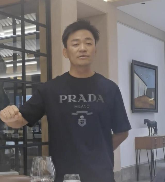 王宝强多少岁了，王宝强的真实来历（素颜出镜似普通路人）