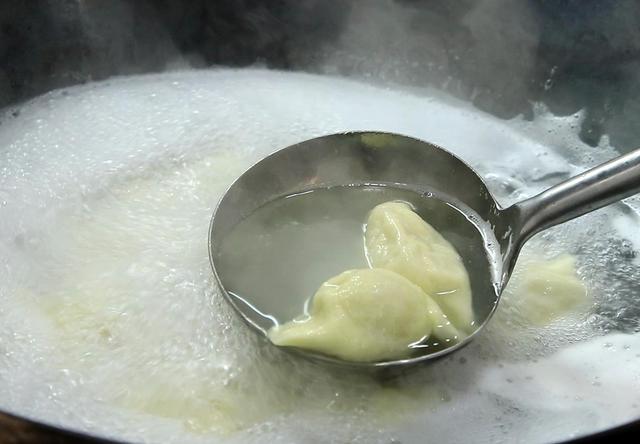 立秋吃什么传统食物，立秋吃什么传统食（老人说“立秋吃4宝）