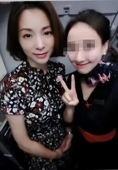 曾经的央视一姐董卿，坎坷情路，如今消瘦