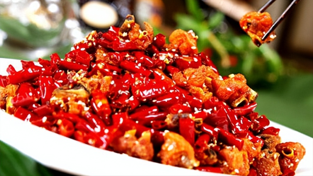 经常感觉胸闷气短是怎么回事，时常感到胸闷气短是怎么回事（或是肺功能下降导致的）