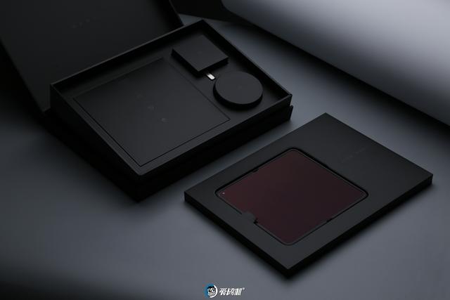 oppofindn评测，OPPO Find N对比三星（7999元起的“最小大折叠”）