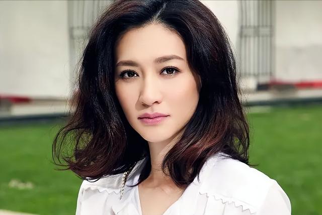李小冉鄢颇事件到底怎么回事，李小冉与鄢颇分手10年