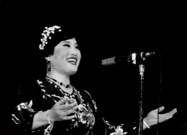 红梅赞原唱，红梅赞原唱万馥香唱段（“王母娘娘”万馥香）