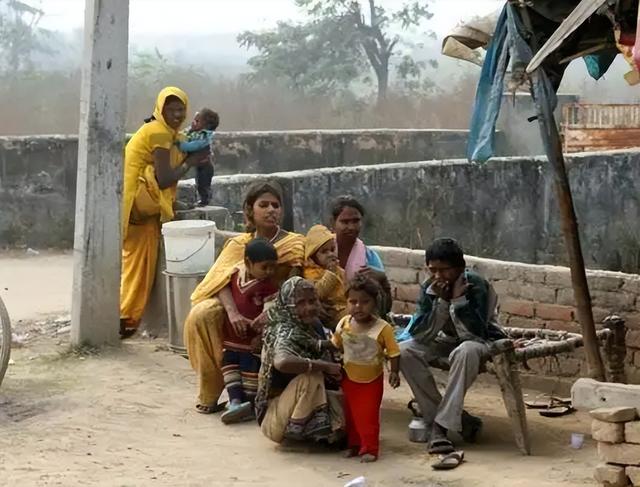 印度女性的社会问题，印度女性的社会问题纪录片（为何印度女性处境仍如此凄惨）