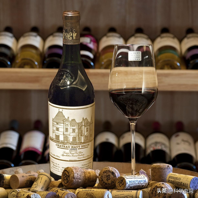 82年的拉菲多少钱一瓶，82年拉菲历年价格（卖出天价的“82年拉菲”）