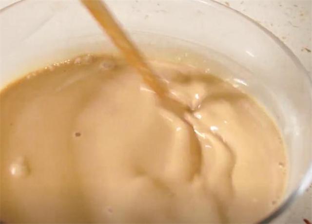 《面粉和糯米粉哪个热量高》，教你千层凉糕的做法（糯米粉跟面粉哪个热量高）