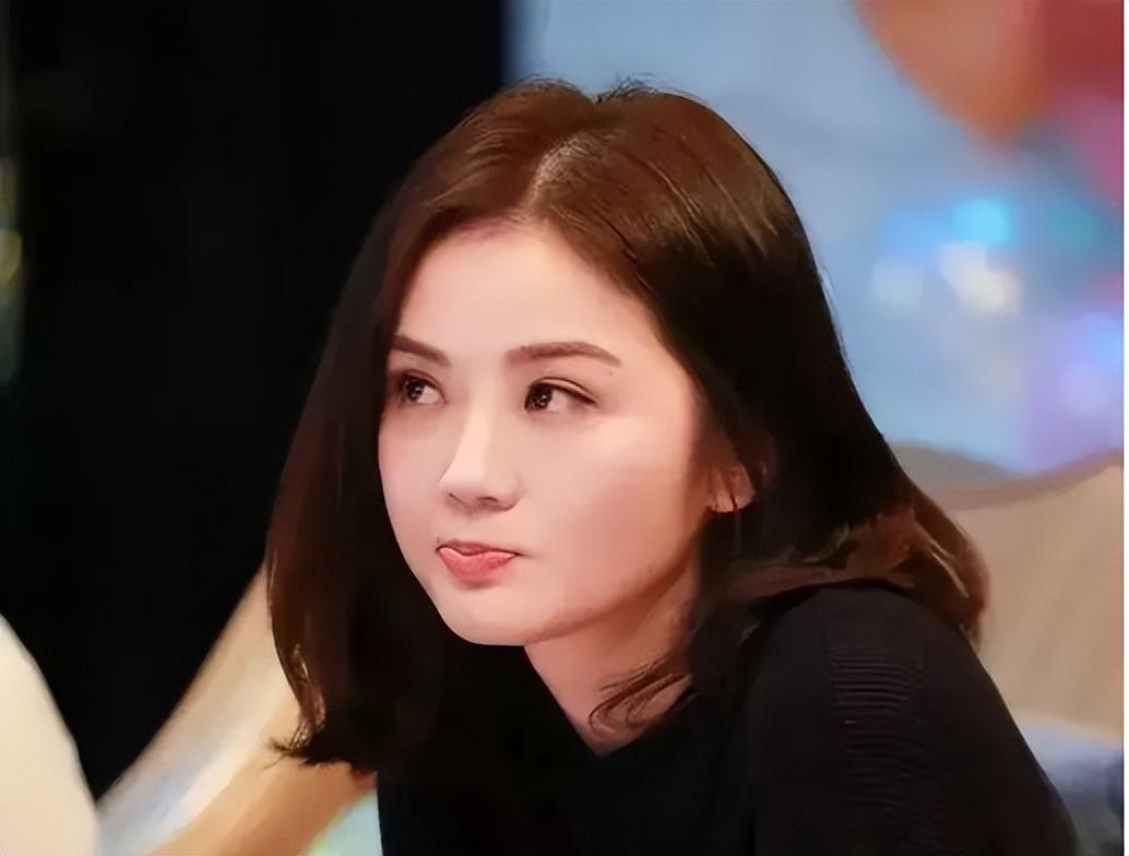 塌鼻子明星(塌鼻梁的女明星有哪些) - 贝贝号