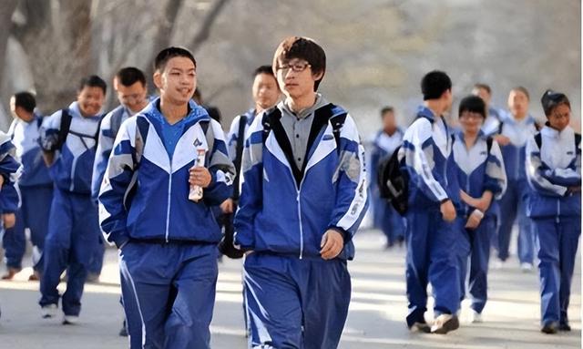 学生家庭情况怎么写，也能看出学生的家庭“贫富差距”