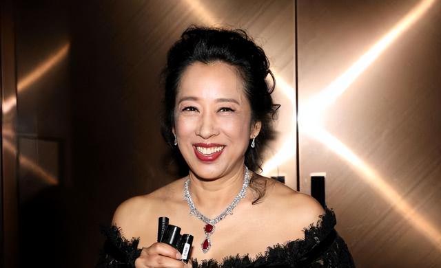 “跳水女皇”郭晶晶：婚礼连换12套百万礼服，过亿彩礼下嫁霍家