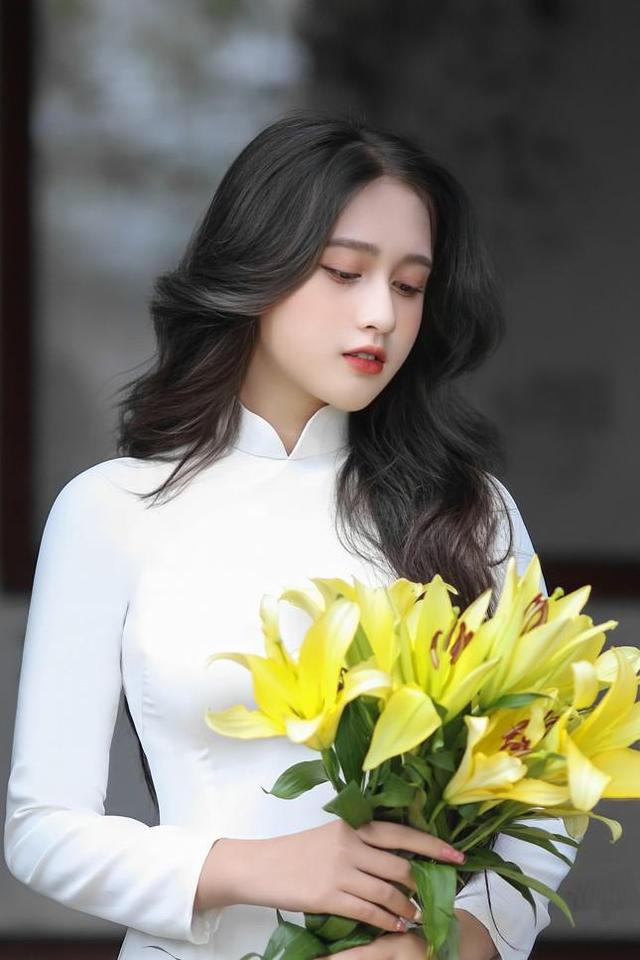 青春靓丽形容什么年纪的女人，形容各个年龄段女人漂亮的词语（女人一生中最美的年纪）