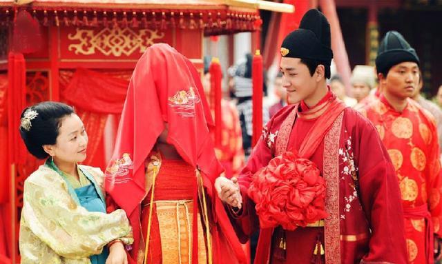 幽默有趣的对联，10条有趣的对联（谐趣幽默的2副精品对联）