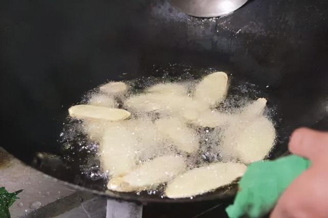 回锅鸡的制作方法，十五秒回锅鸡色泽酱红