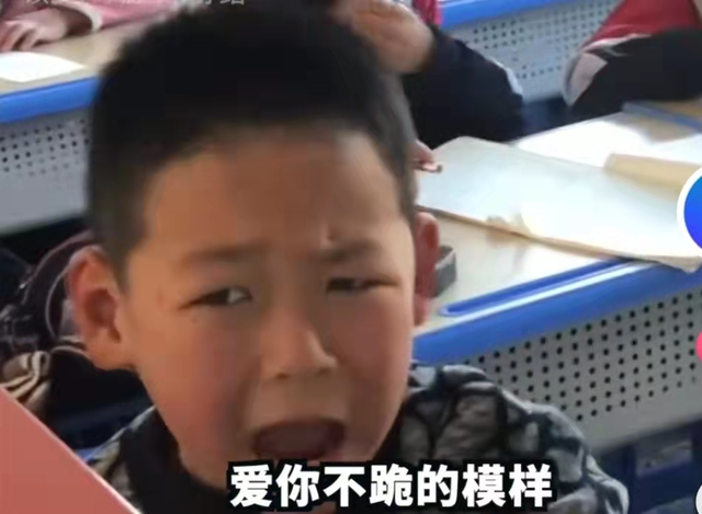 爱国歌曲100首适合小学生唱的，爱国歌曲100首适合小学生唱的歌词（小学生版《孤勇者》火了）