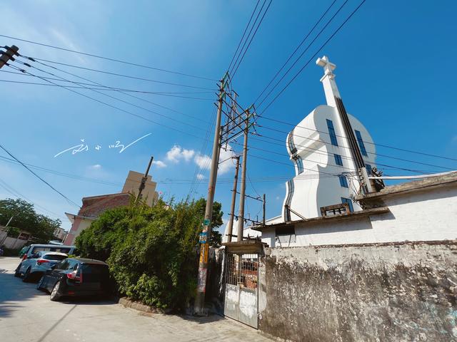 广州教堂，广东佛山这座造型奇怪的教堂（广州教堂在哪里）