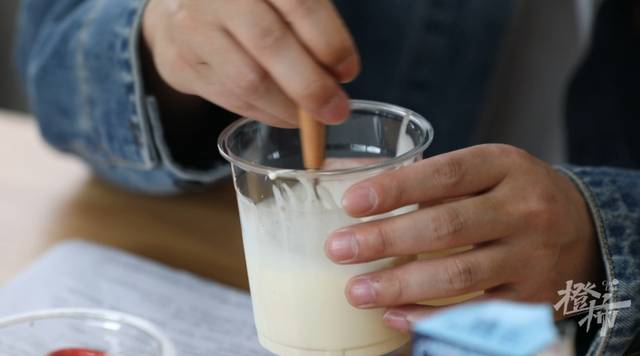 百利甜酒兑什么最好喝，百利甜酒的几种爽爆了的喝法（挑战便利店12种饮料的神仙混搭）