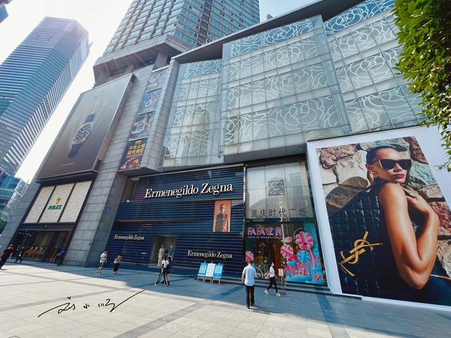 离我最近的百货商场，离我最近的商场百货（重庆解放碑旁边有个重庆时代广场）