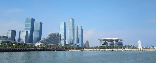 厦门观音山沙滩，既是旅游景点，也是市民公园