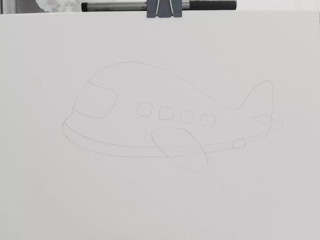飞机简笔画的画法，飞机简笔画最简单的画法（《小飞机》线描画绘画过程）